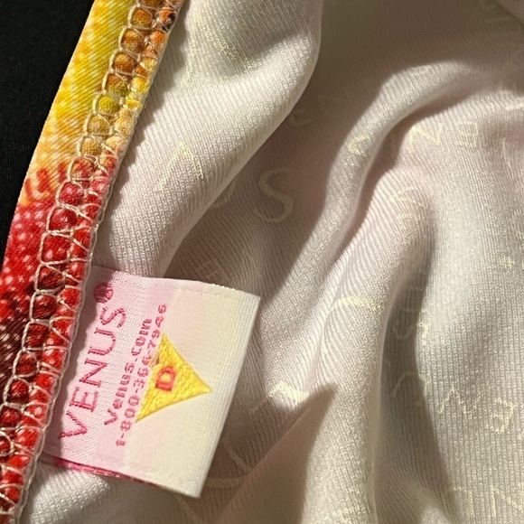 Venus bikini top size D - Picture 4 of 5